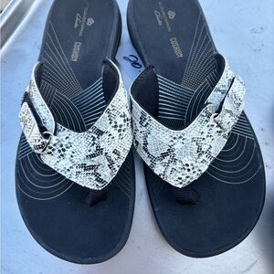 2 pairs Clarks Women's Black and White Sandals